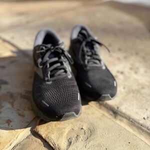 Brooks Men's Black Athletic Shoes